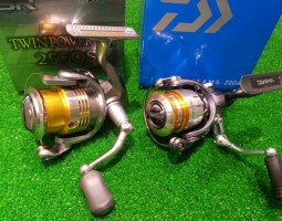 シマノ/09ツインパワーMｇ2500S＆ダイワ/フリームス2004入荷！（幕張店）